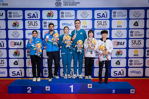 Winners of the mixed team event in 10m air pistol