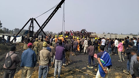 The search and rescue operation was suspended with the fall of darkness.