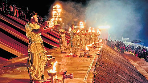 Tunga Aarati was performed at Tungabhadra river in Hampi on Wednesday ahead of the Hampi Utsav. District Minister Zameer Ahmad Khan and others were present.