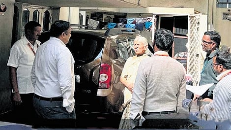West City Corporation Commissioner Dr Rajendra KV interacts with a resident on Thursday