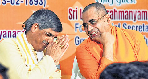 Former AP chief secretary LV Subrahmanyam greets Swami Bodhamayananda, Adhyaksha of Ramakrishna Math, Hyderabad, at the youth convention