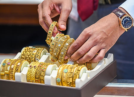 In India, gold prices initially declined during the first half of the week but recovered toward the end.