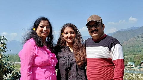 Asawari Jagdale (middle) with her parents.