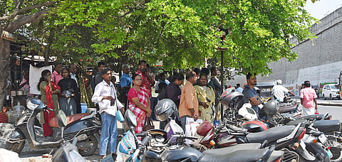 Despite that, government and private buses halt at unauthorised points resulting in frequent crowding, unsafe passenger movement and traffic congestion along the busy arterial stretch.