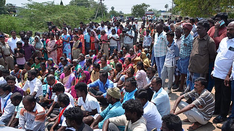 Several rounds of talks by the police officials with the protestors failed
