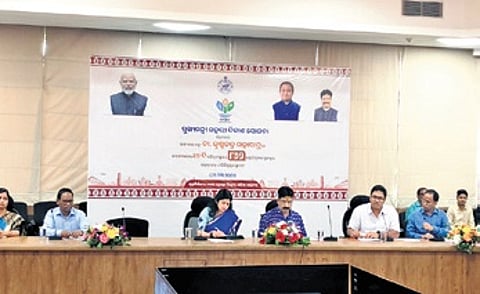 H&UD min Krushna Chandra Mahapatra chairing the meeting on MSBY.