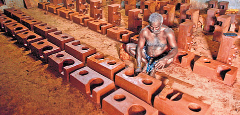 Traders in Tirunelveli are selling firewood stoves for Rs 500 per unit for the last 3 days