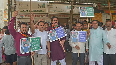 Delhi congress protesting against BJP Government regarding the rising LPG gas cylinder prices. A signature campaign will also be launched to engage the general public, near LPG booking counter near Jhandewalan Mata mandir on Thursday.