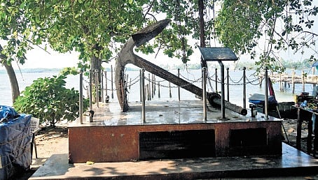 An anchor of ‘Lord Willingdon’ dredger installed near Fort Kochi beach.