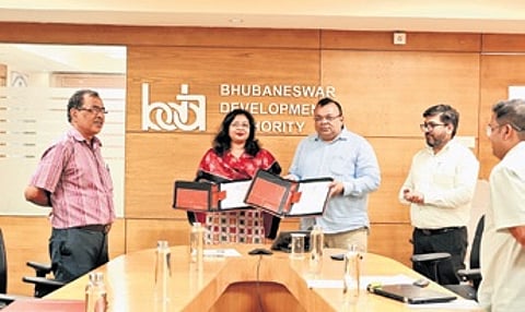 Home department additional secretary Soumendra Patra, BDA secretary Manas Ranjan Padhi and VFS Global Group associate vice-president (administration, South Asia) Viney John signed the MoU for opening the visa application centre.