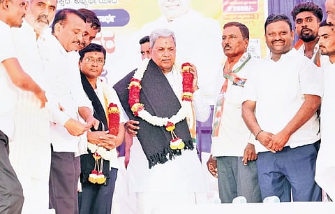 Chief Minister Siddaramaiah being felicitated during a Congress campaign in Bevinamatti village of Bagalkot taluk on Friday