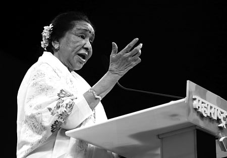 Asha Bhosle addresses an event celebrating 'Marathi Bhasha Gaurav Diwas', in Mumbai