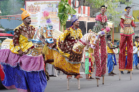 Folk artistes