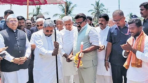 Chief Minister Siddaramaiah initiates development works in Ranebennur town, Haveri district, on Sunday | Express