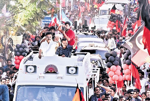 AAP chief Arvind Kejriwal campaigns along with Chief Minister MK Stalin at Pulianthope on Monday