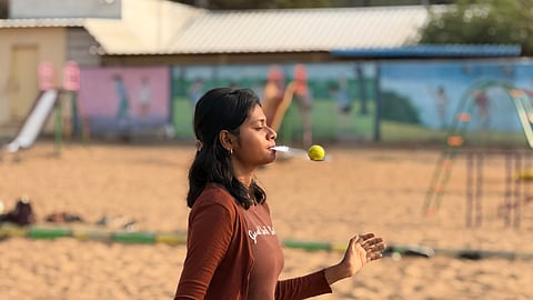 Veyilodu Velayadu: Besant Nagar beach turns into a playful gully for strangers