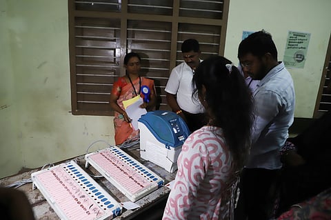 The political confrontation over the Special Intensive Revision (SIR) of electoral rolls has intensified in Ballari, with police obtaining a search warrant against BJP Booth Level Agent.