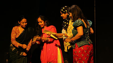 A still from the play Dear Zindagi