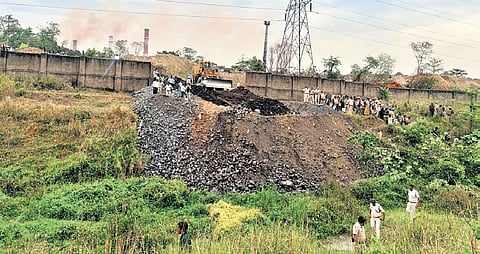 Laying of the approach road underway in presence of police personnel