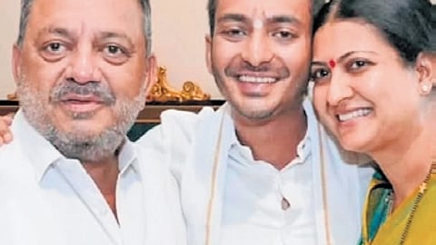 Cong’s Samarth Shamanur celebrates his win in Davanagere South bypoll with his parents, Horticulture Minister SS Mallikarjun and MP Prabha Mallikarjun.