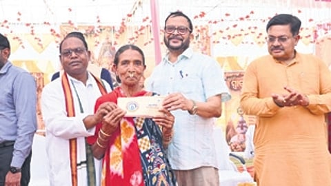 The ministers with a beneficiary at Kotia.
