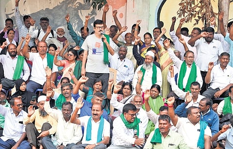 President of the State Sugarcane Growers’ Association Kuruburu Shanthakumar and others protest at Fredom Park in Bengaluru on Tuesday demanding refund from Green Birds Agro Farm .
