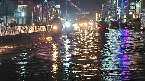 A picture of waterlogging along the Dharmapuri - Salem State highways.