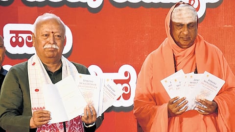 Rashtriya Swayamsevak Sangh Sarsanghchalak Mohan Bhagwat and Suttur Seer Shivarathri Deshikendra Swamiji release the book on ‘Atmano Moksartham Jagat hitayaca’ in Mysuru on Thursday.