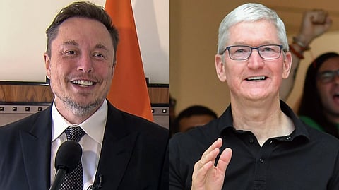 (L-R) Tesla CEO Elon Musk and Apple CEO Tim Cook.