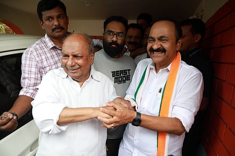 Keralam's Chief Minister-designate V. D. Satheesan shares a celebratory moment with senior Congress leader A. K. Antony at the latter’s residence in Vazhuthacaud, Keralam.