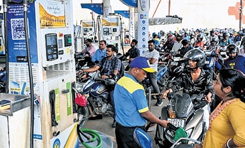 Huge rush at a petrol pump in Rasulgarh amid fears of fuel shortage in city.