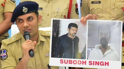 Karimnagar Police Commissioner Gaush Alam shows robbery gang leader Subodh Singh's photo during a press meet in Karimnagar on Thursday.