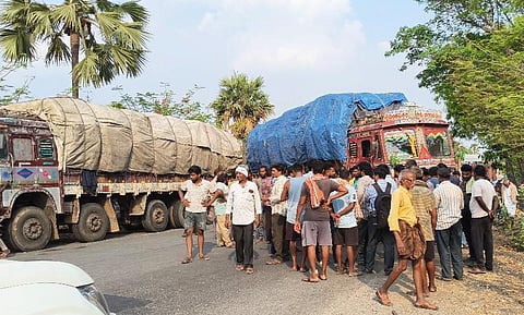 Drivers take part in a rasta roko protest against the negligence of godown owners in unloading maize on the Bhongir-Chityal highway in Yadadri Bhuvanagiri district on Friday.