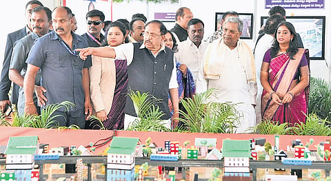 Chief Minister Siddaramaiah, Home Minister Dr G Parameshwara and others at an exhibition organised as part of the ‘Sadhana Samarpana Samavesha’ organised by the Congress to mark three years in office in Karnataka, at Tumakuru on Tuesday | Express