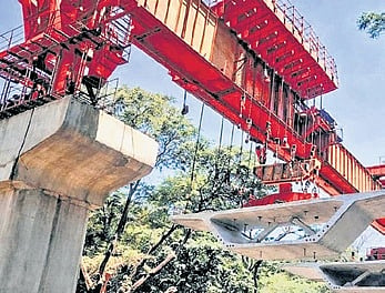 Officials were directed to ensure that there are no potholes on roads adjoining the flyover construction zone.