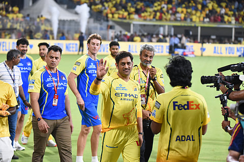 Should MS Dhoni come back as a player next season?