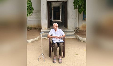 Retired MEO Ravi Shankar protests in front of the MRO office in Jinnaram.