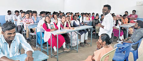 Su Manikandan addressing a session at the Government Arts College in Dindigul
