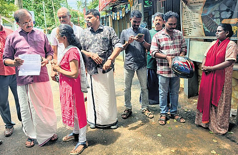 MLA V Muraleedharan interacting with the families in the Mulluvila area during his visit near Technopark in Thiruvananthapuram on Sunday