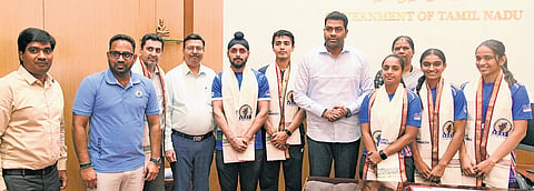 Sports Minister Aadhav Arjuna with the squash players from Tamil Nadu