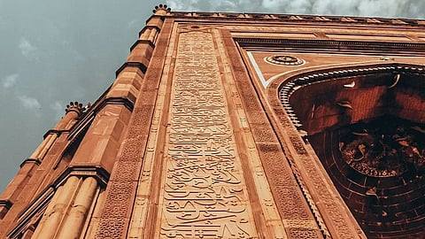 Inscriptions on the Buland Darwaza—the entry to Fatehpur Sikri near Agra—are related to the Sufi ascetic Hasan Basri, though are usually attributed to Jesus