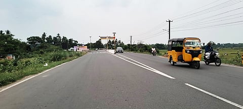 A view of Tiruchy-Thuraiyur State Highway Road.