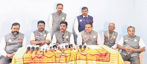 Ex-servicemen’s Federation district president Jagadish Pujeri and others address
a press conference in Belagavi on Tuesday