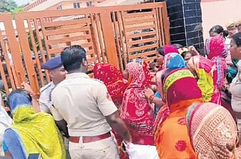 ‘Custodial torture, illegal detention’ haunt cops, locals gherao Cuttack's Barang police station