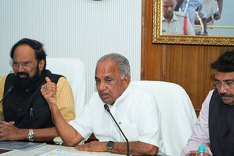 A joint meeting between Telangana Irrigation Minister N Uttam Kumar Reddy and Karnataka Irrigation Minister NS Boseraju decided to constitute a joint committee to study the proposals and brief the chief ministers of both states.