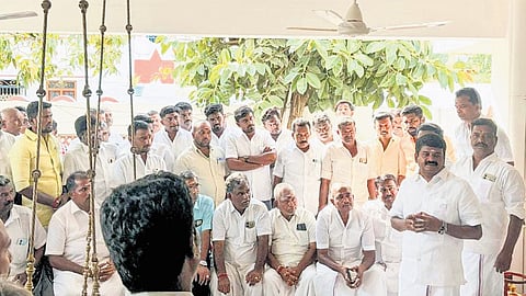 AIADMK ‘rebel’ leader Vijaya Baskar with supporters in Pudukkottai