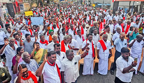 Led by CPM, CPI and CPI-ML leaders, farmers protested in Thanjavur against Mekedatu dam, saying it threatens delta farming and drinking water.