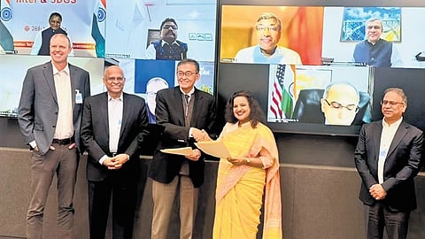 Chief secy Anu Garg with Intel and 3DGS officials at the MoU signing event on Friday.