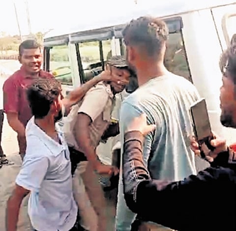 Screengrab of a policeman being assaulted by miscreants