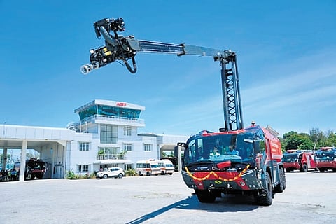 This advanced vehicle has a High Reach Extendable Turret (HRET) that can extend 16.5m high – equal to a five-storey building – and project water up to 85m